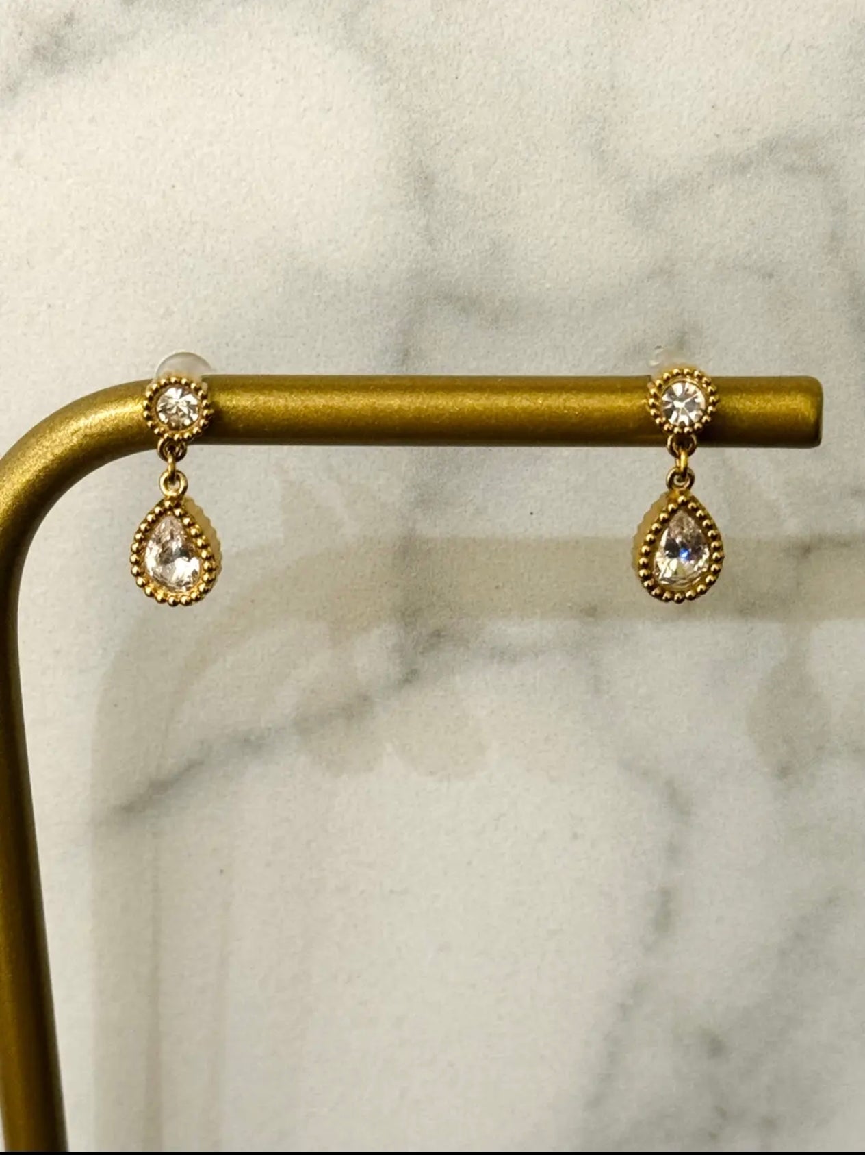 Cofre Exclusivo "Jardín Dorado": Set de Joyas y Accesorio Floral